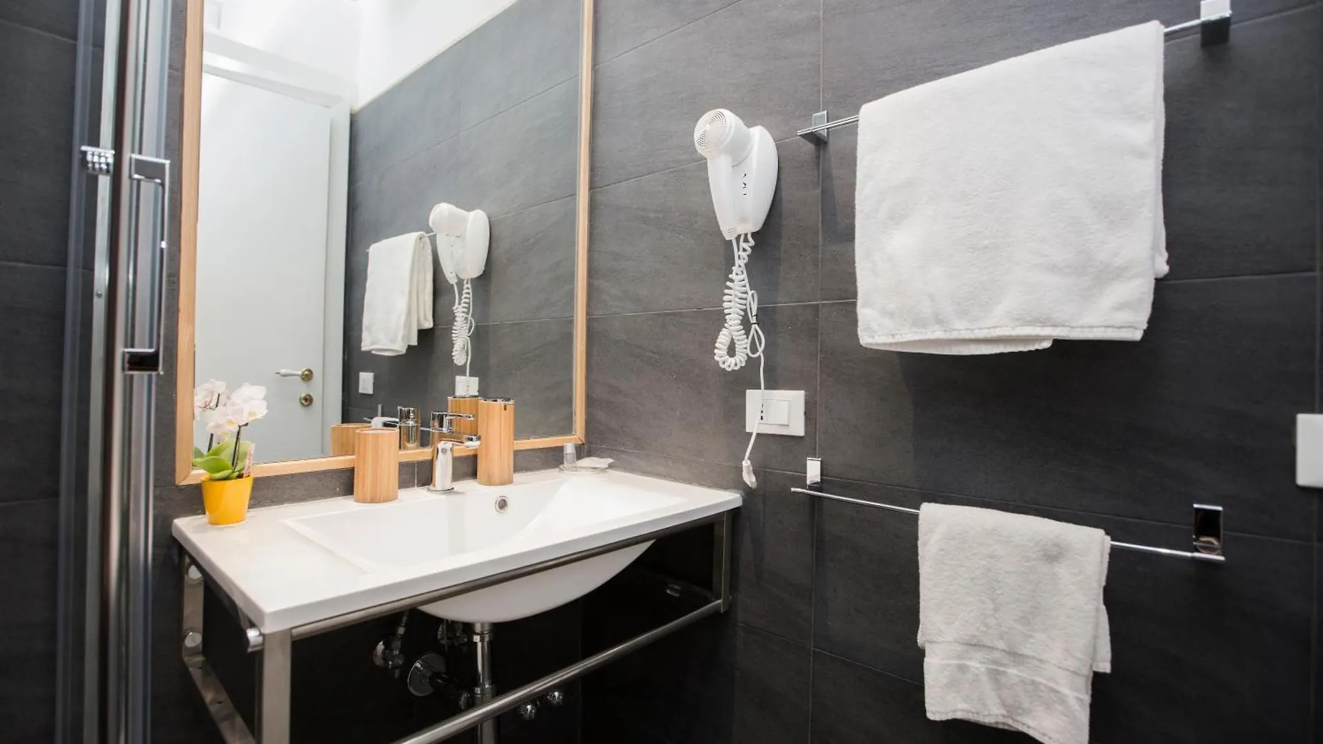 Al 7 Rooms Konukevi Roma